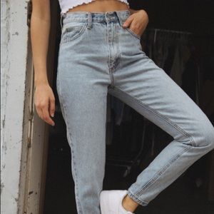 Brandy Melville Jane Light Wash Jeans NWT Size S